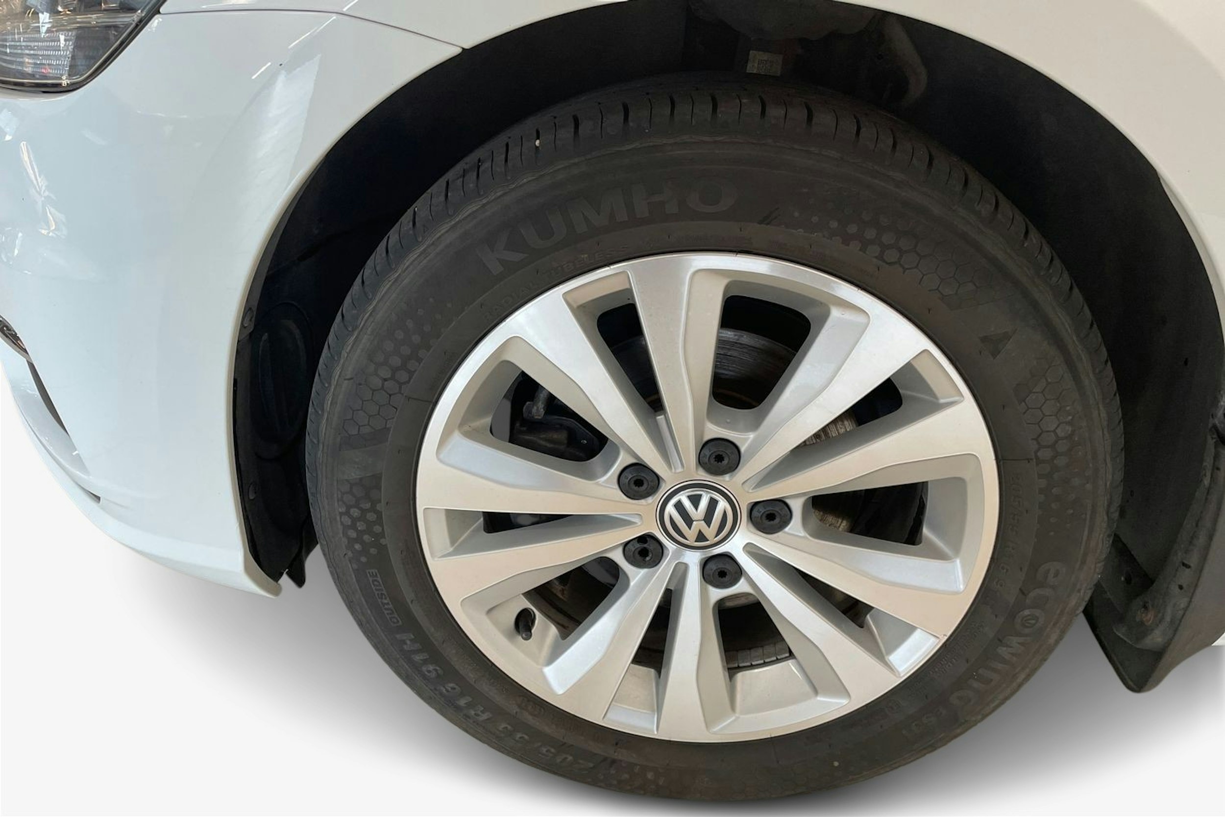 valkoinen Volkswagen Golf 2018 kuva 11.