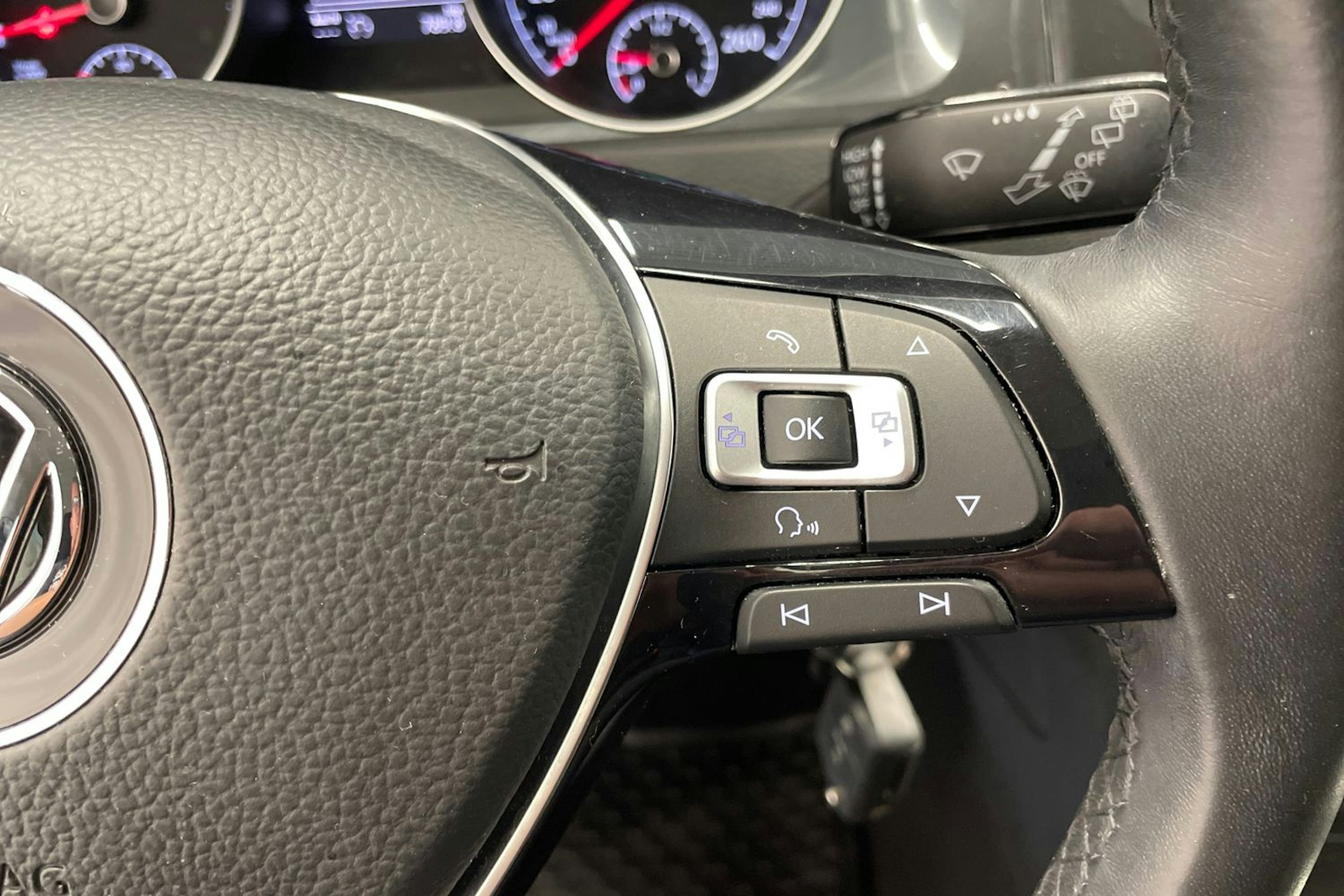 valkoinen Volkswagen Golf 2018 kuva 15.
