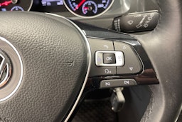valkoinen Volkswagen Golf 2018 kuva 15.