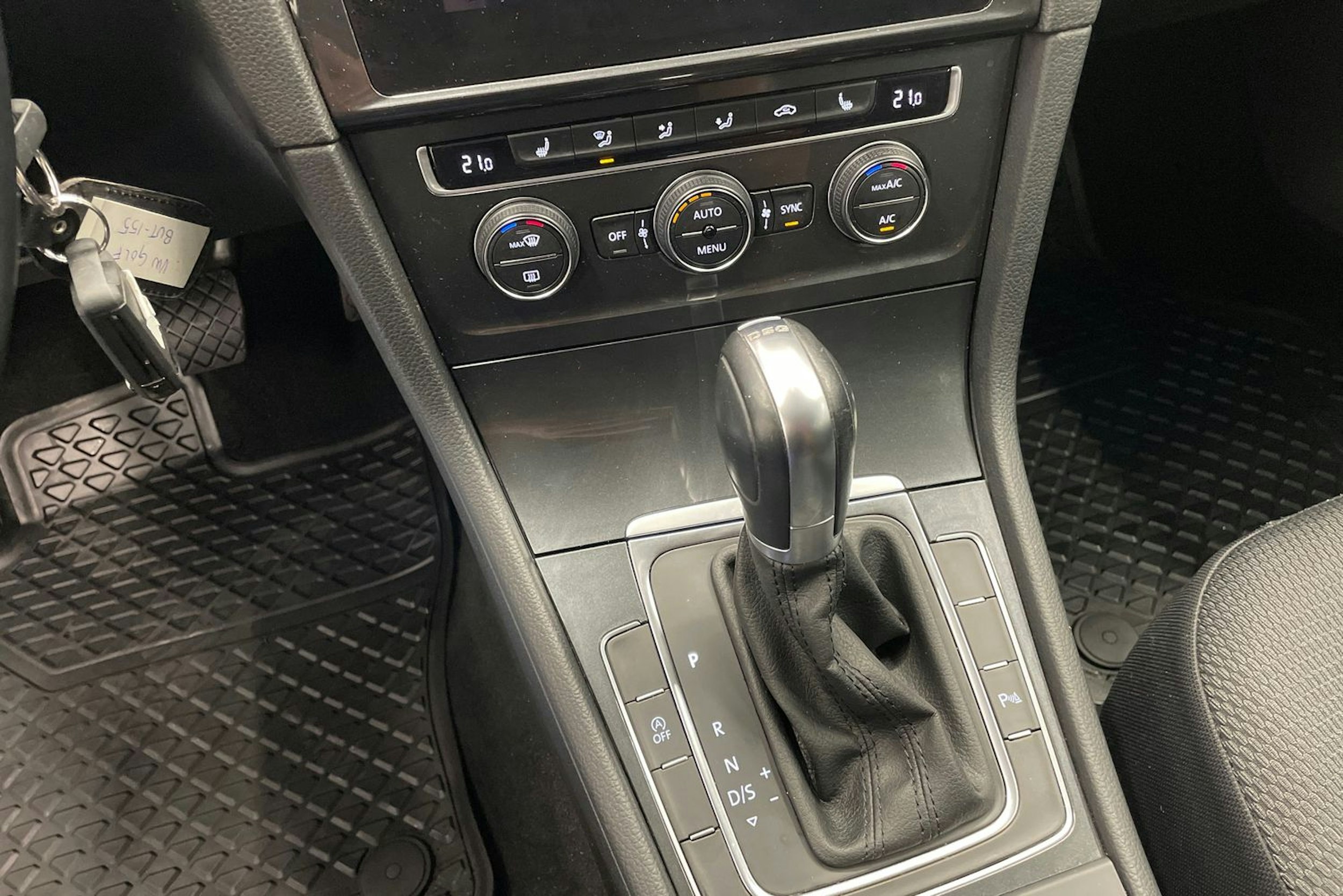 valkoinen Volkswagen Golf 2018 kuva 17.