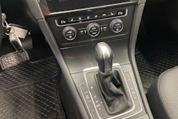 valkoinen Volkswagen Golf 2018 kuva 17.