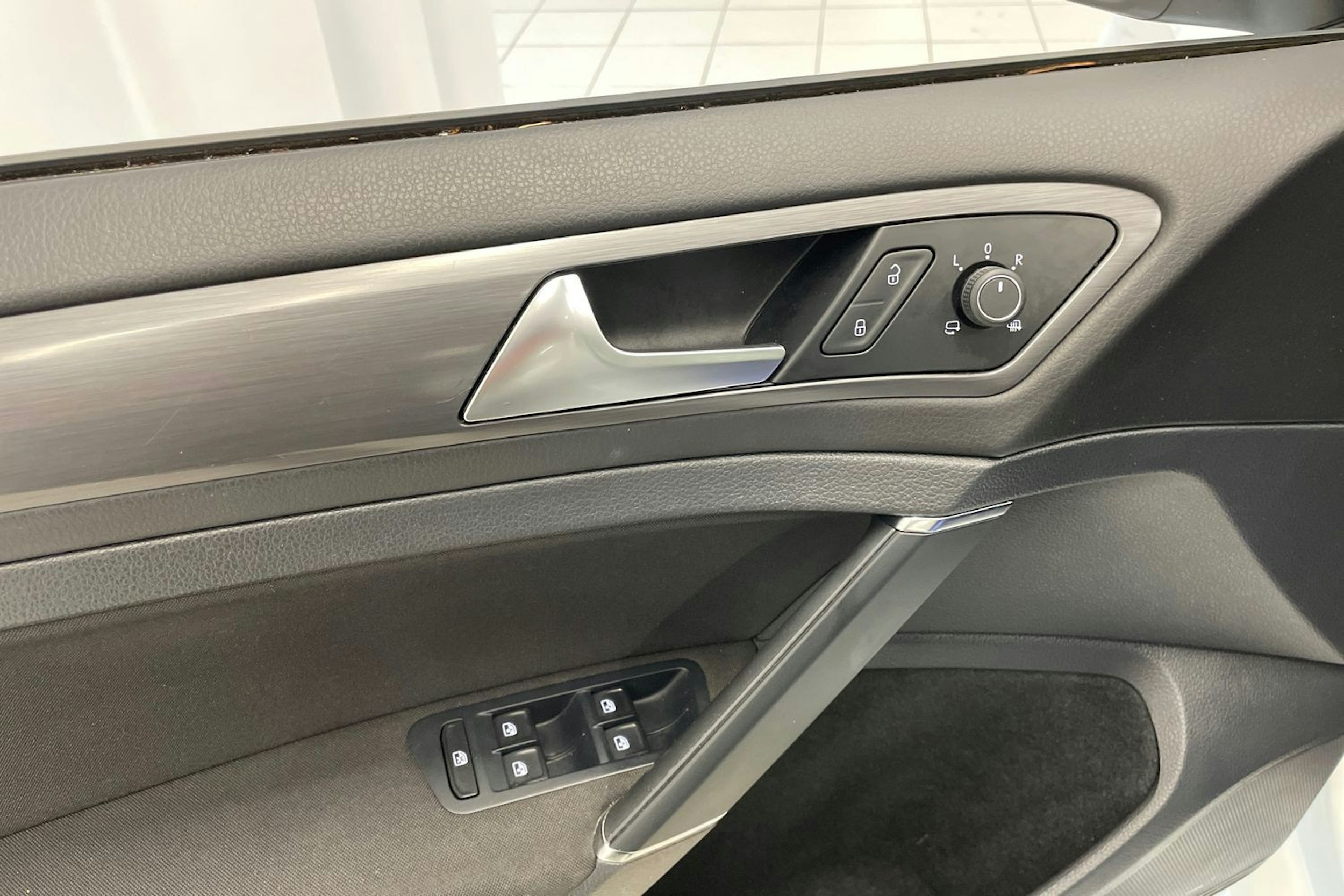 valkoinen Volkswagen Golf 2018 kuva 19.