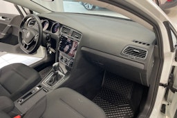 valkoinen Volkswagen Golf 2018 kuva 24.