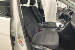 valkoinen Volkswagen Golf 2018 kuva 25.