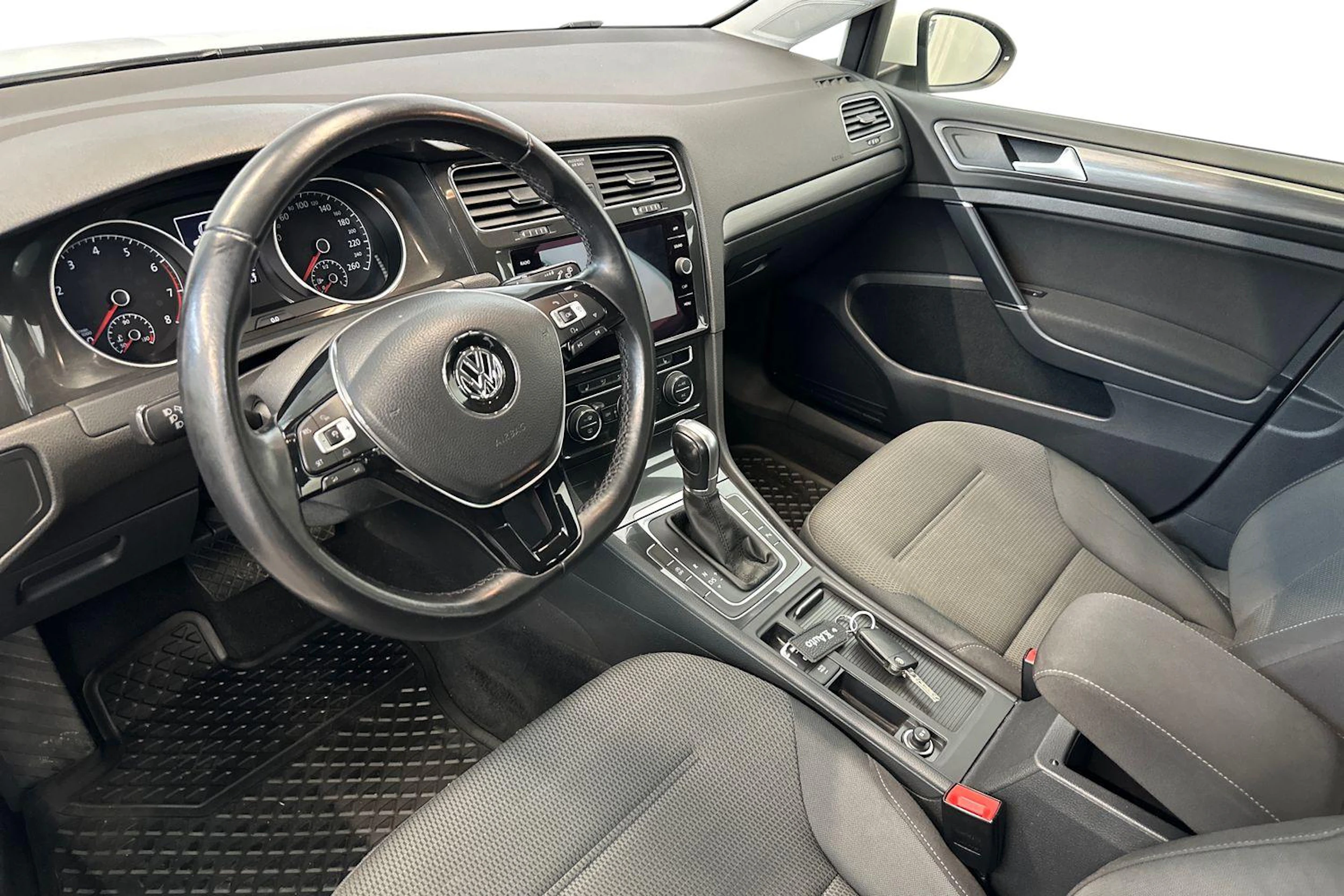 valkoinen Volkswagen Golf 2018 kuva 6.
