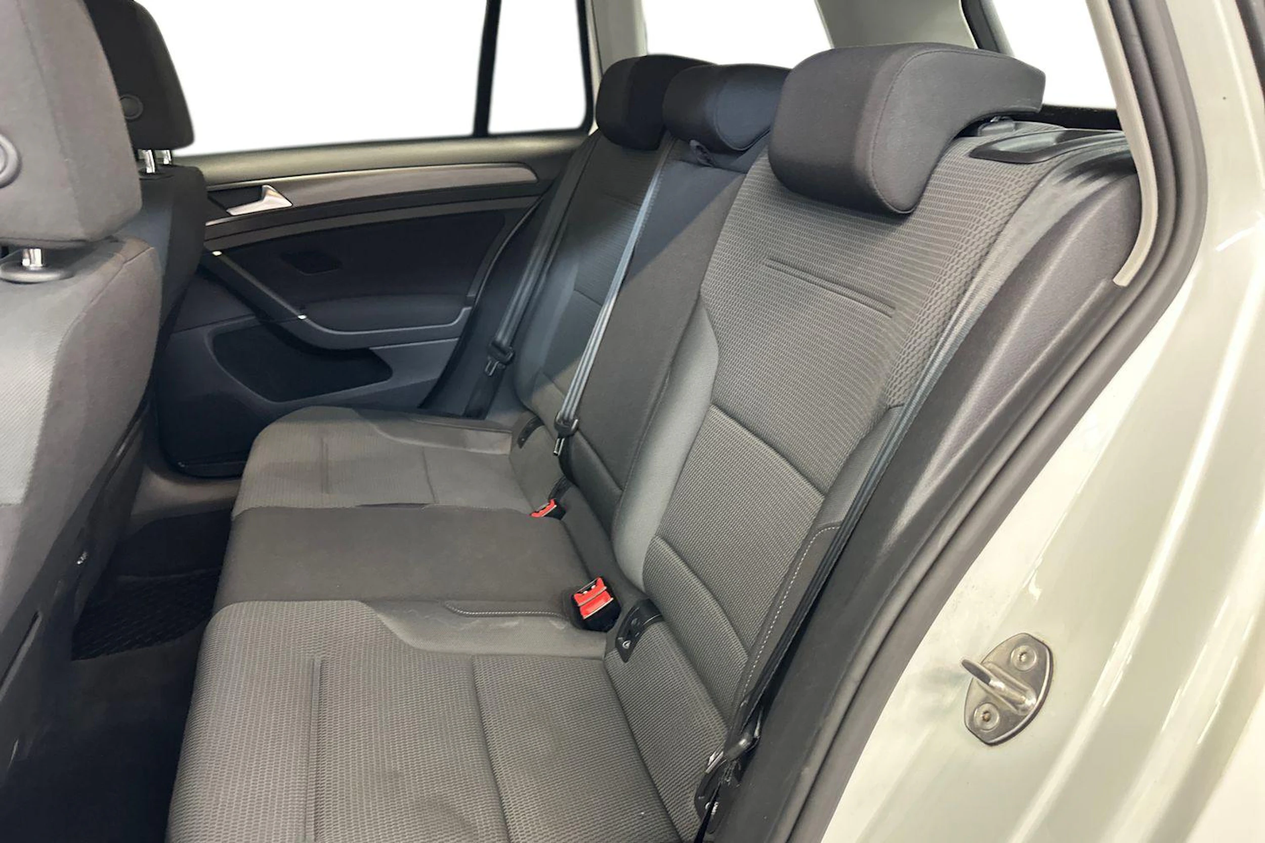 valkoinen Volkswagen Golf 2018 kuva 8.