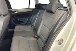 valkoinen Volkswagen Golf 2018 kuva 8.