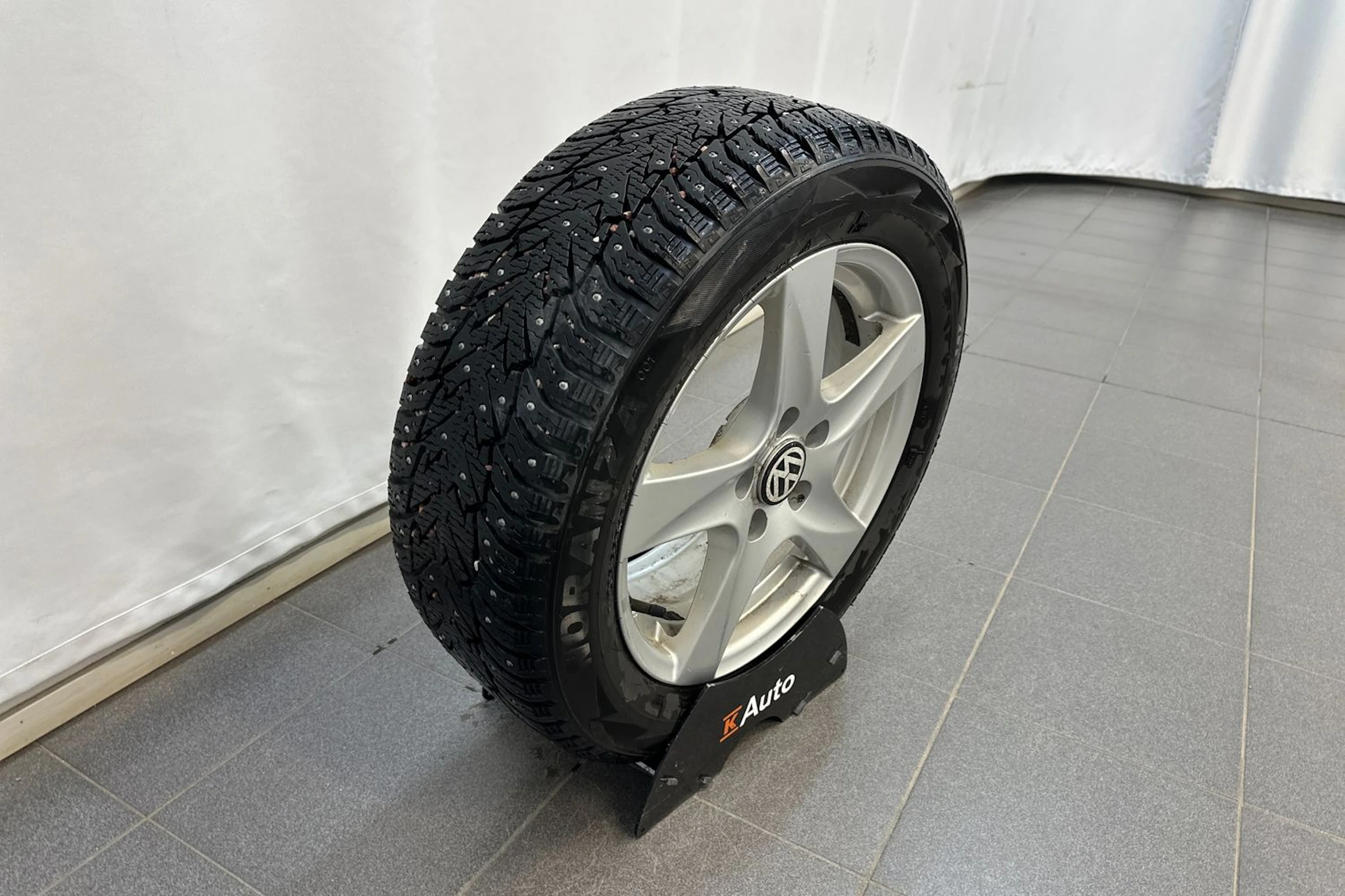 valkoinen Volkswagen Golf 2018 kuva 10.