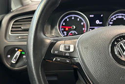 valkoinen Volkswagen Golf 2018 kuva 12.