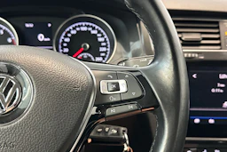 valkoinen Volkswagen Golf 2018 kuva 13.