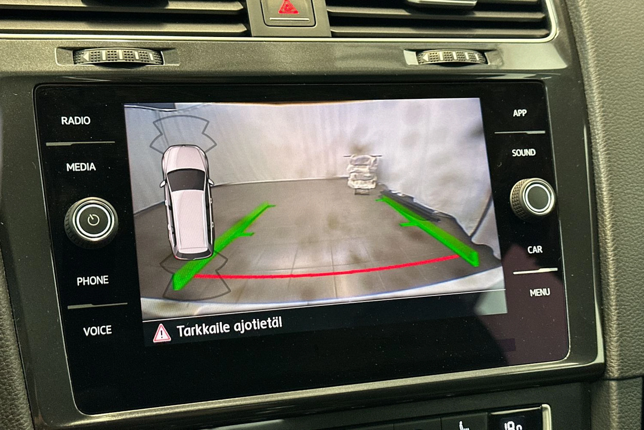 valkoinen Volkswagen Golf 2018 kuva 14.