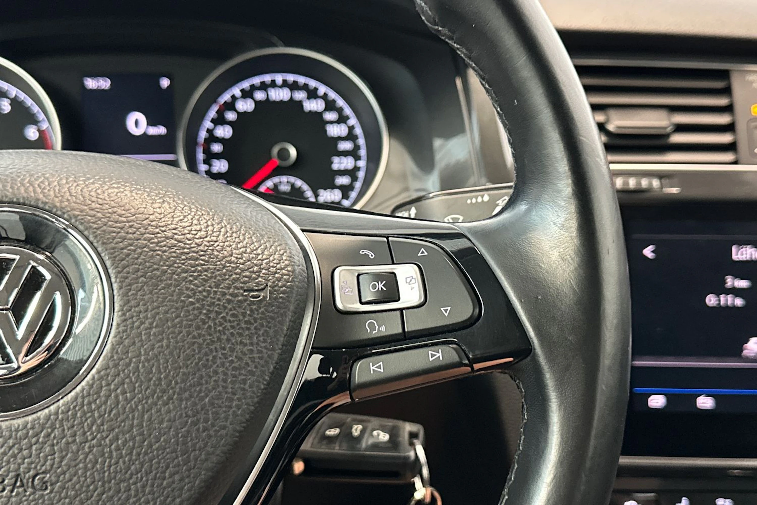 valkoinen Volkswagen Golf 2018 kuva 17.