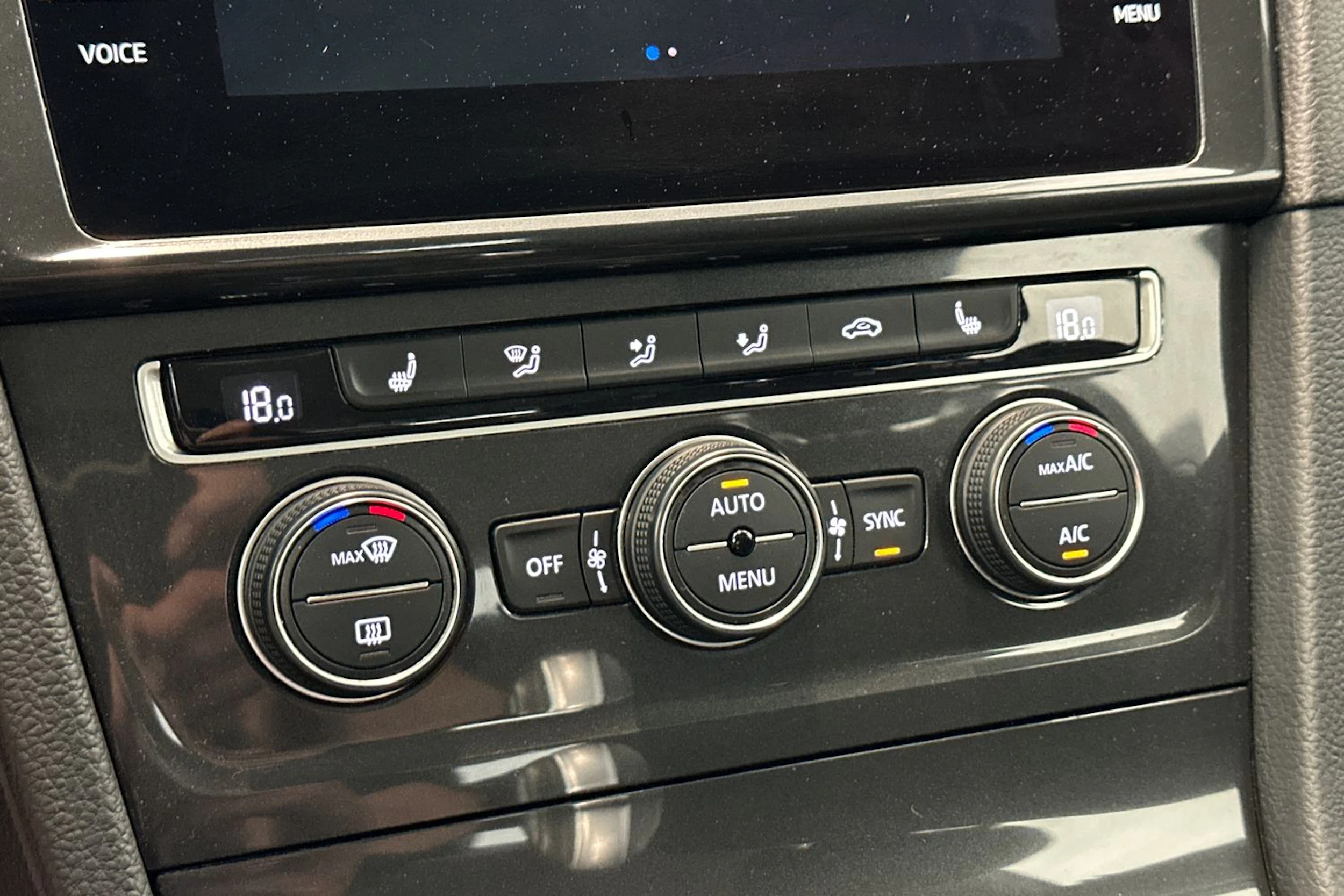valkoinen Volkswagen Golf 2018 kuva 21.