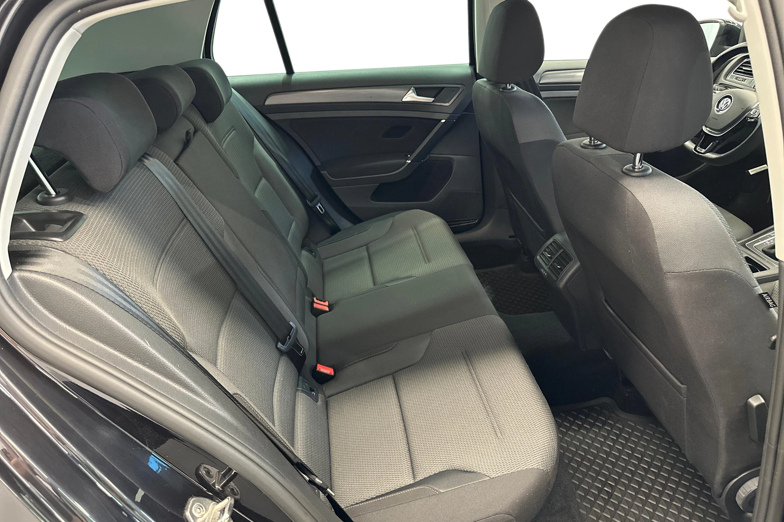 musta Volkswagen Golf 2018 kuva 12.