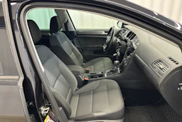 musta Volkswagen Golf 2018 kuva 13.