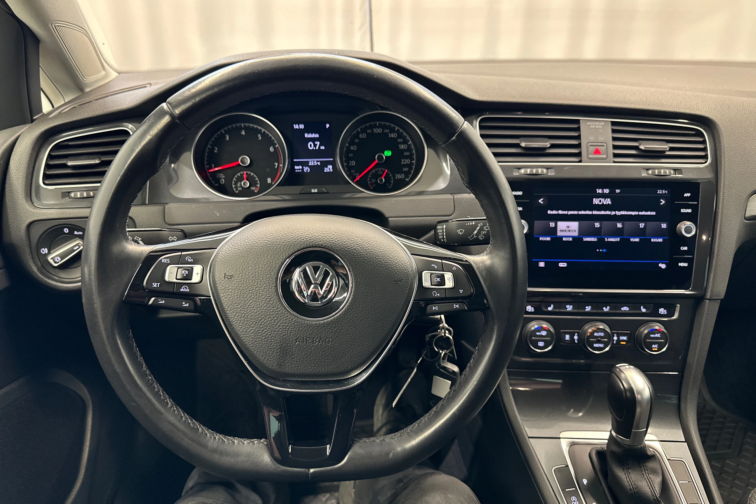 musta Volkswagen Golf 2018 kuva 16.