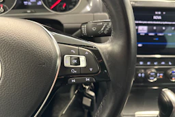 musta Volkswagen Golf 2018 kuva 18.