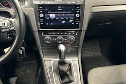 musta Volkswagen Golf 2018 kuva 21.