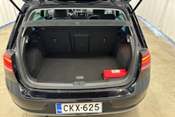 musta Volkswagen Golf 2018 kuva 27.