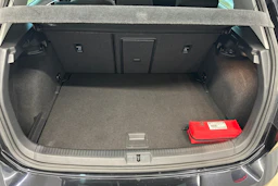 musta Volkswagen Golf 2018 kuva 28.