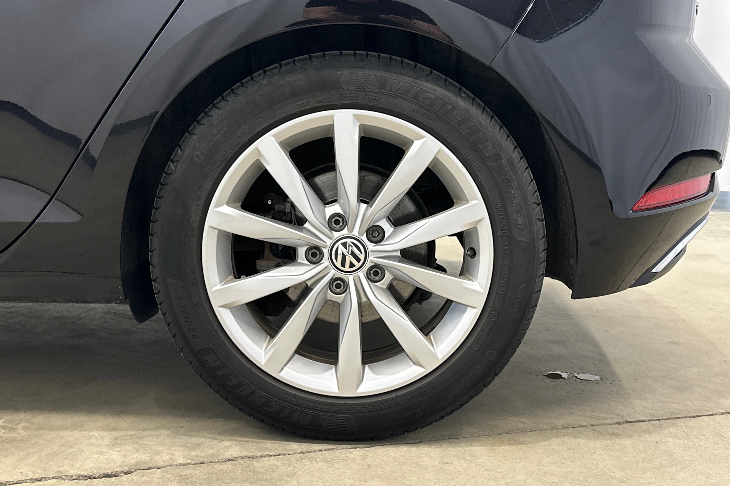 musta Volkswagen Golf 2018 kuva 29.