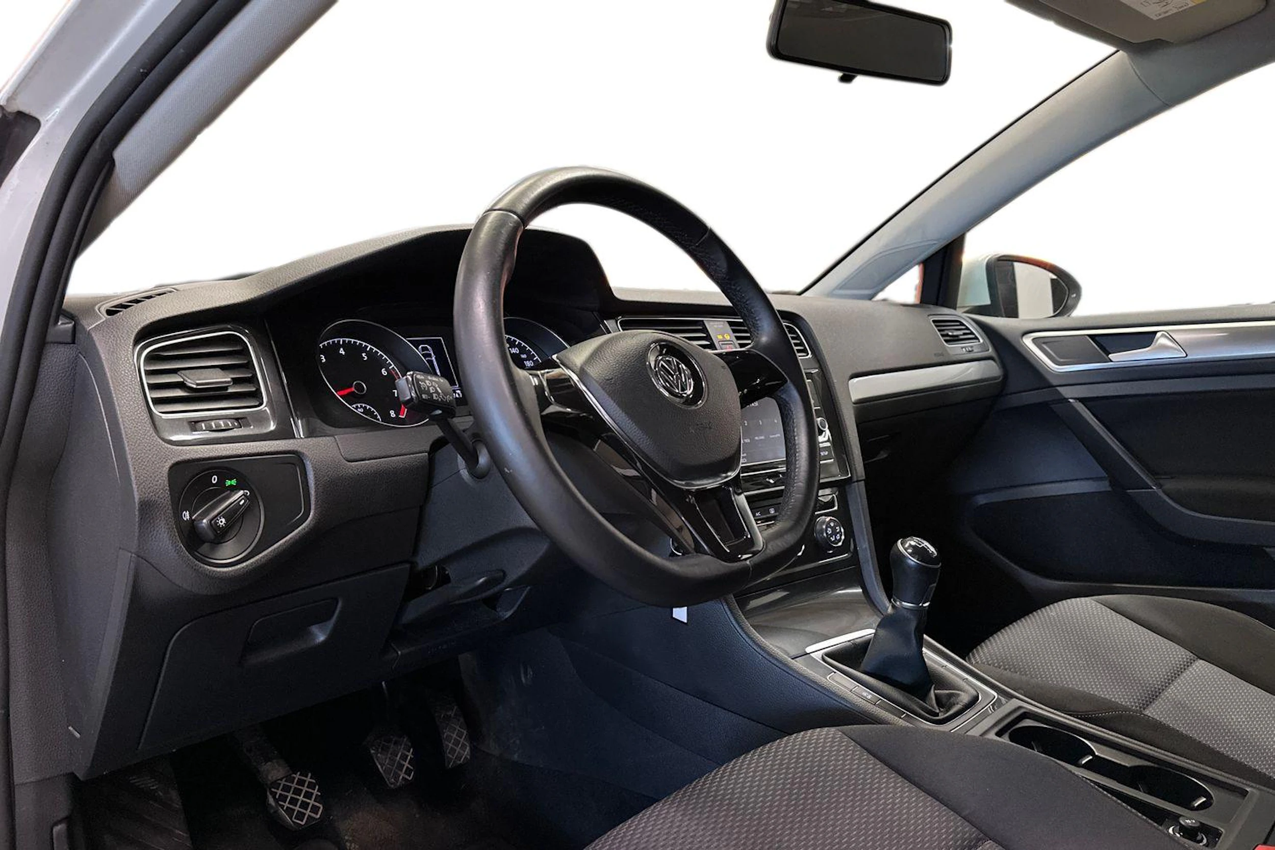 valkoinen Volkswagen Golf 2018 kuva 6.