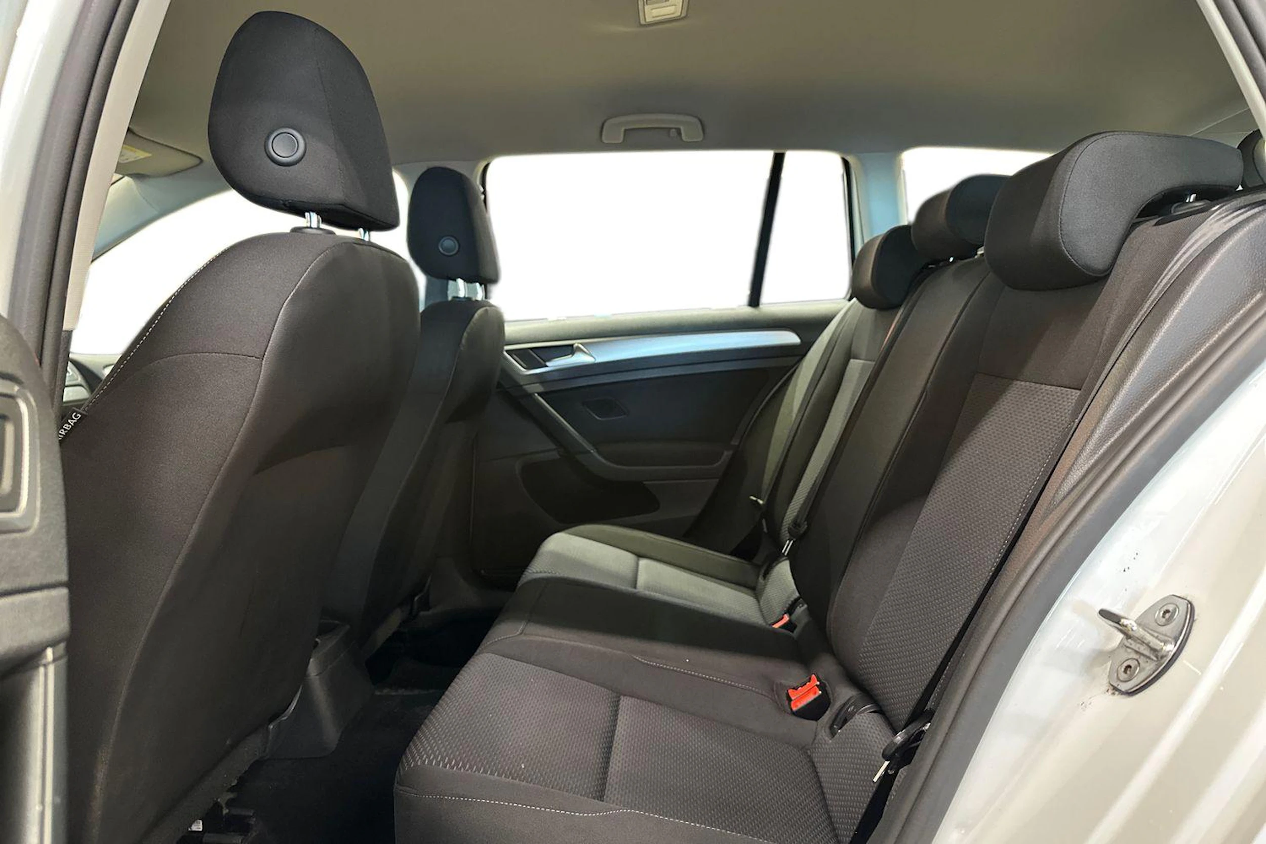 valkoinen Volkswagen Golf 2018 kuva 8.