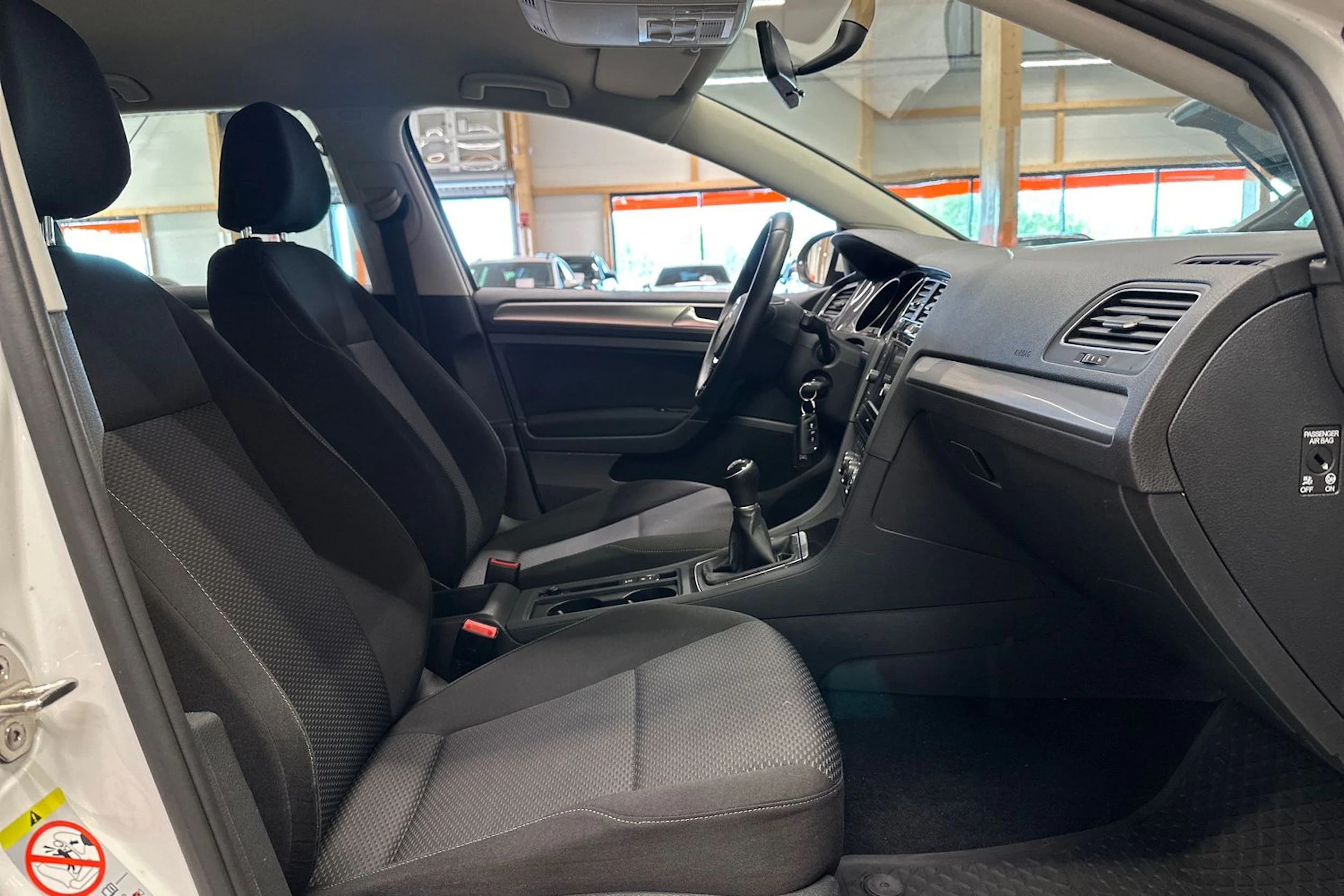 valkoinen Volkswagen Golf 2018 kuva 11.