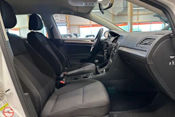valkoinen Volkswagen Golf 2018 kuva 11.