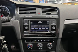 valkoinen Volkswagen Golf 2018 kuva 13.