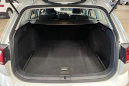 valkoinen Volkswagen Golf 2018 kuva 19.