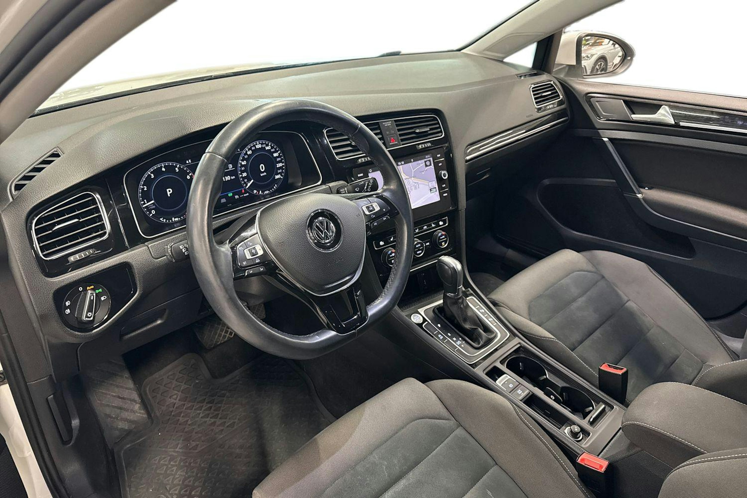 valkoinen Volkswagen Golf 2018 kuva 3.