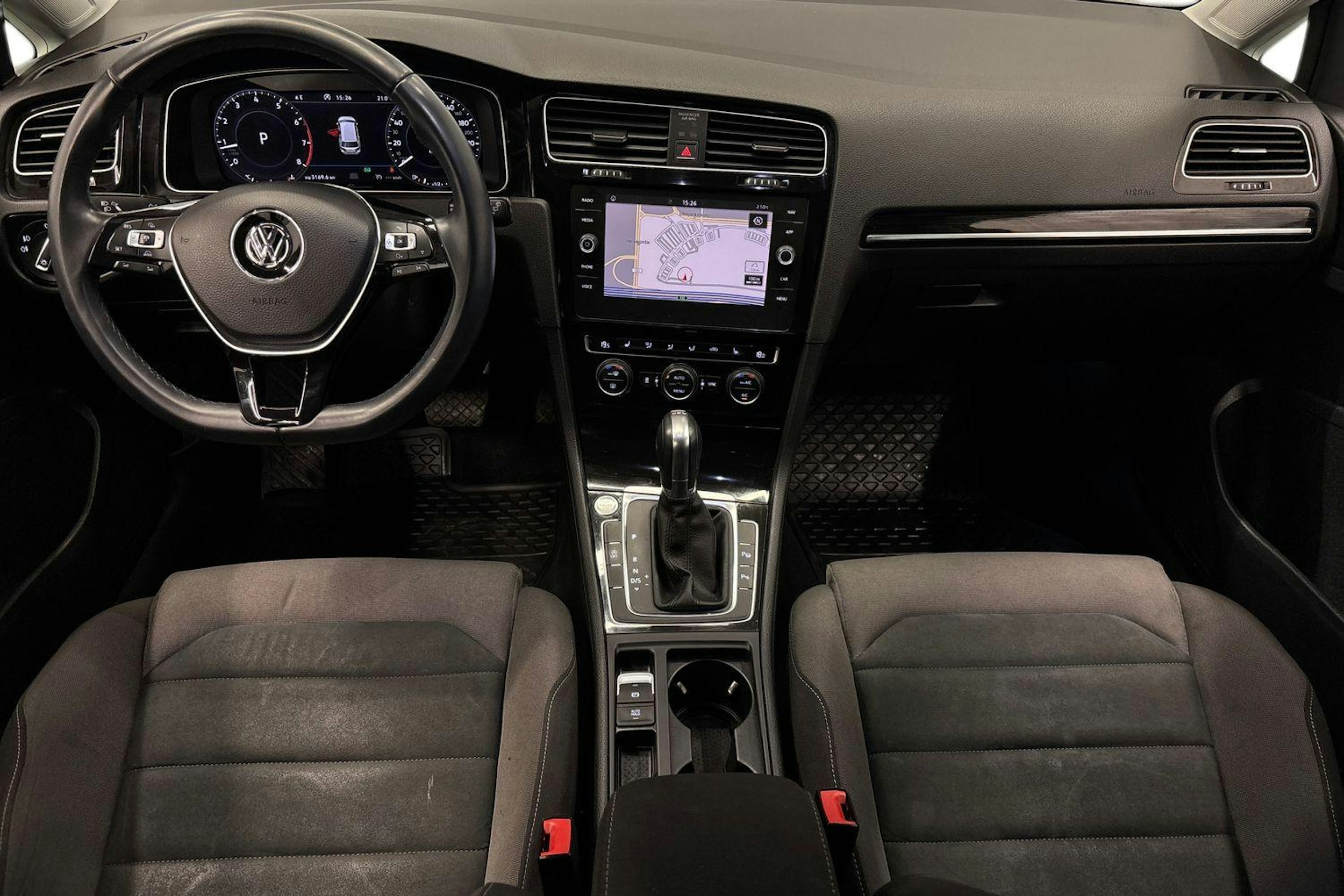 valkoinen Volkswagen Golf 2018 kuva 9.