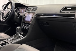 valkoinen Volkswagen Golf 2018 kuva 14.