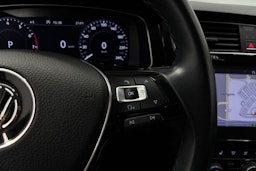 valkoinen Volkswagen Golf 2018 kuva 21.