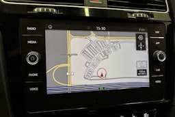 valkoinen Volkswagen Golf 2018 kuva 23.