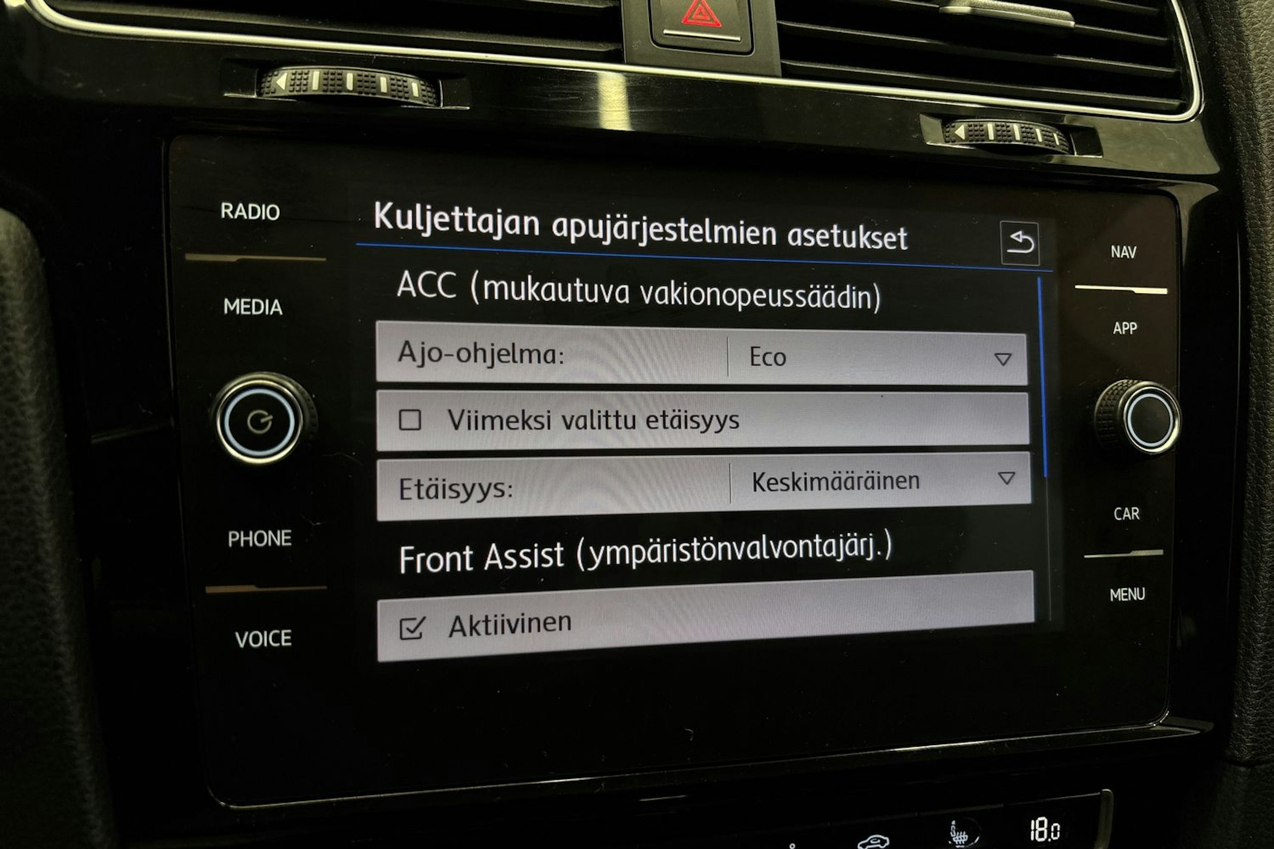 valkoinen Volkswagen Golf 2018 kuva 25.