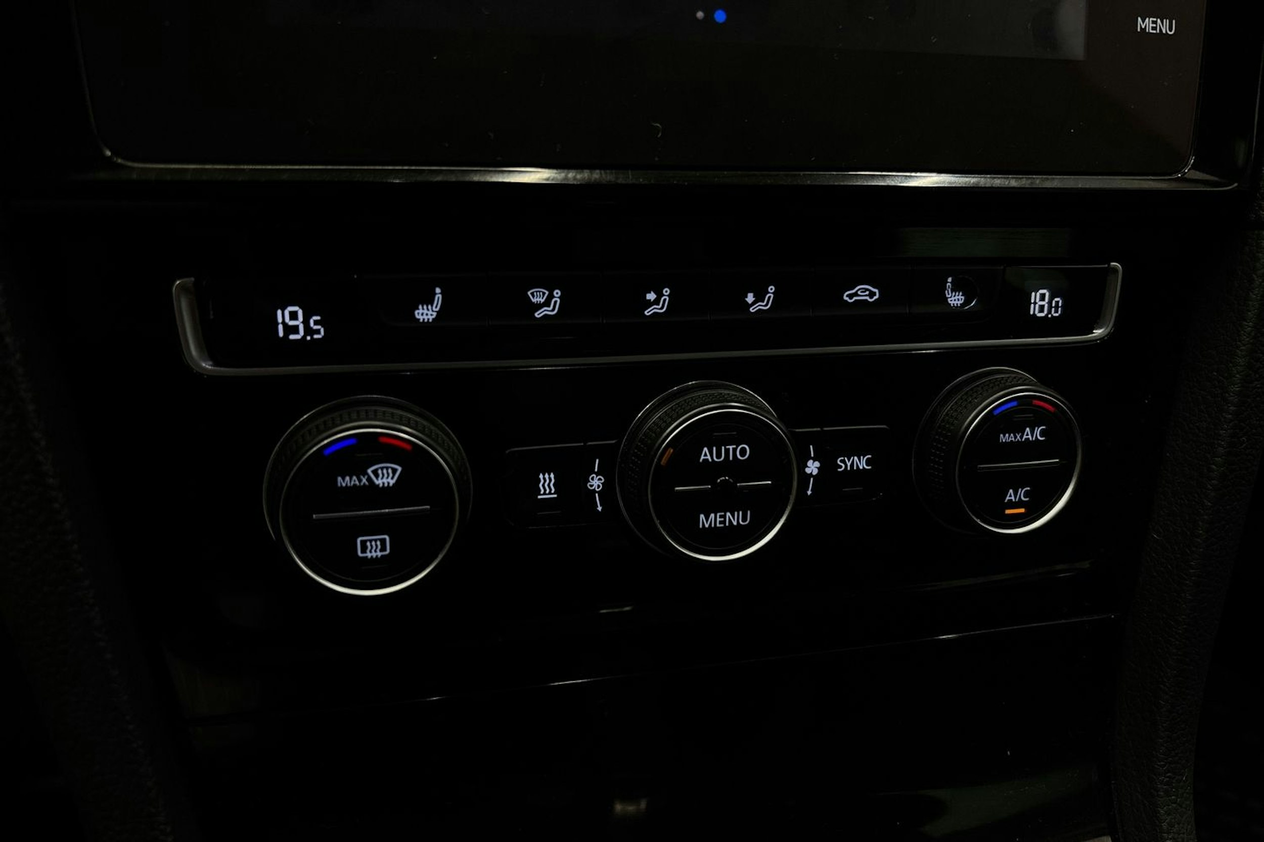 valkoinen Volkswagen Golf 2018 kuva 28.