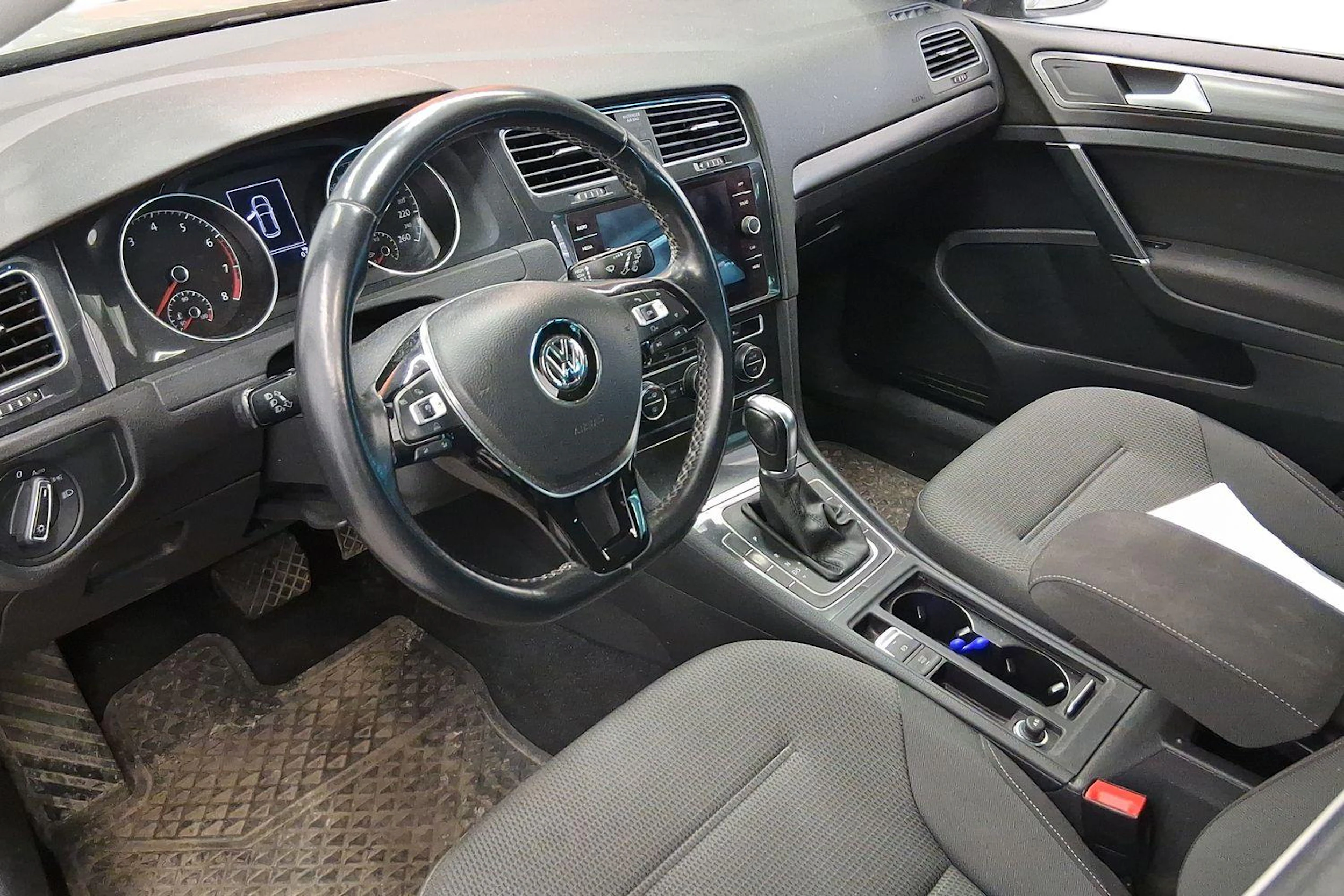 harmaa Volkswagen Golf 2018 kuva 3.