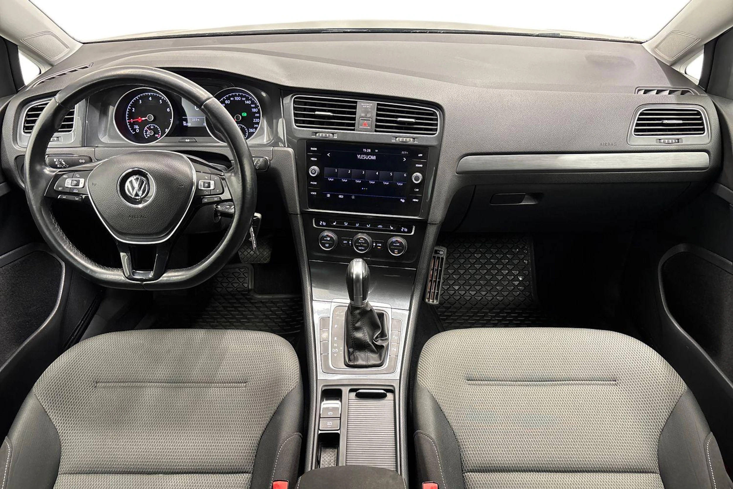 harmaa Volkswagen Golf 2018 kuva 7.