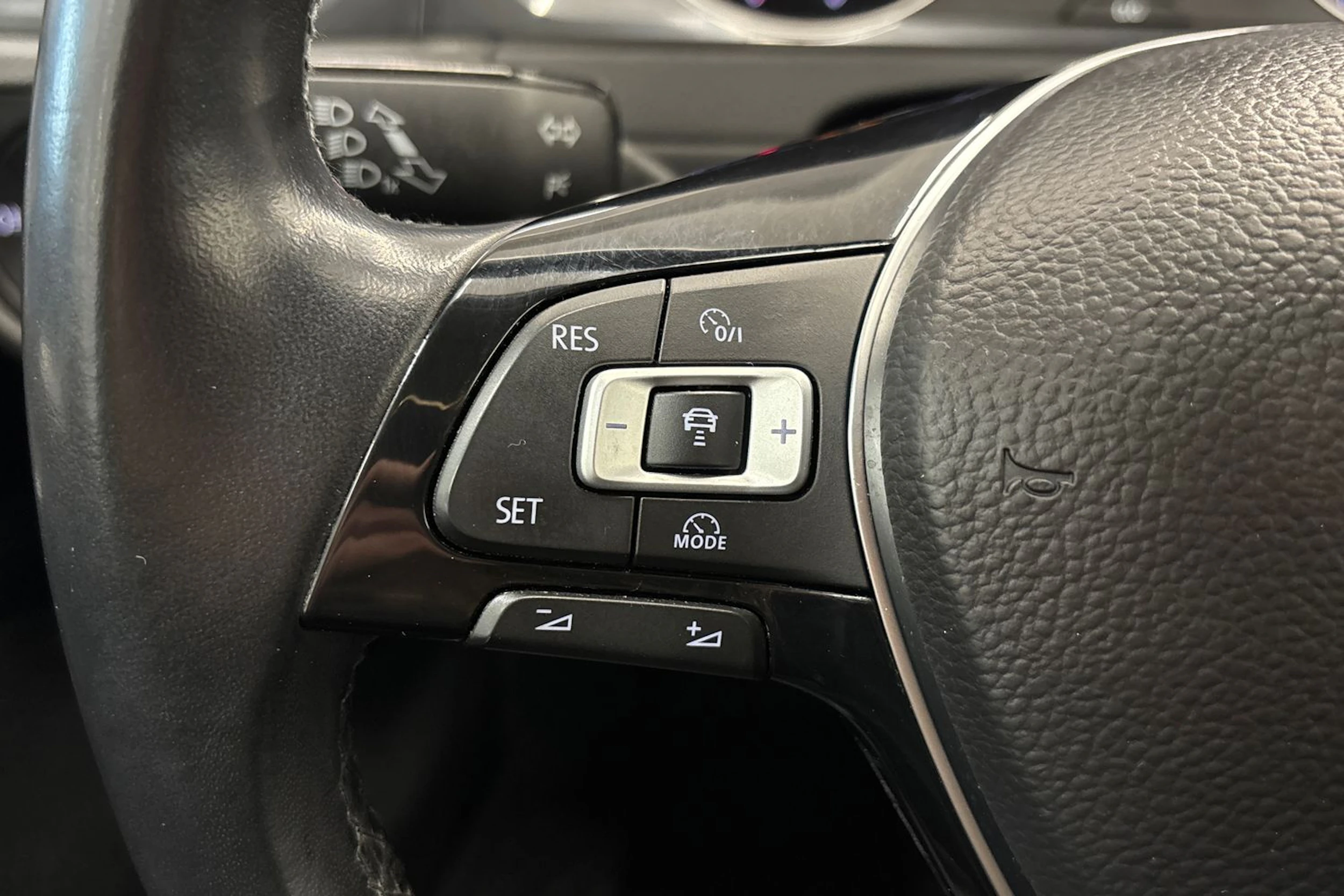 harmaa Volkswagen Golf 2018 kuva 13.