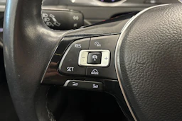 harmaa Volkswagen Golf 2018 kuva 13.
