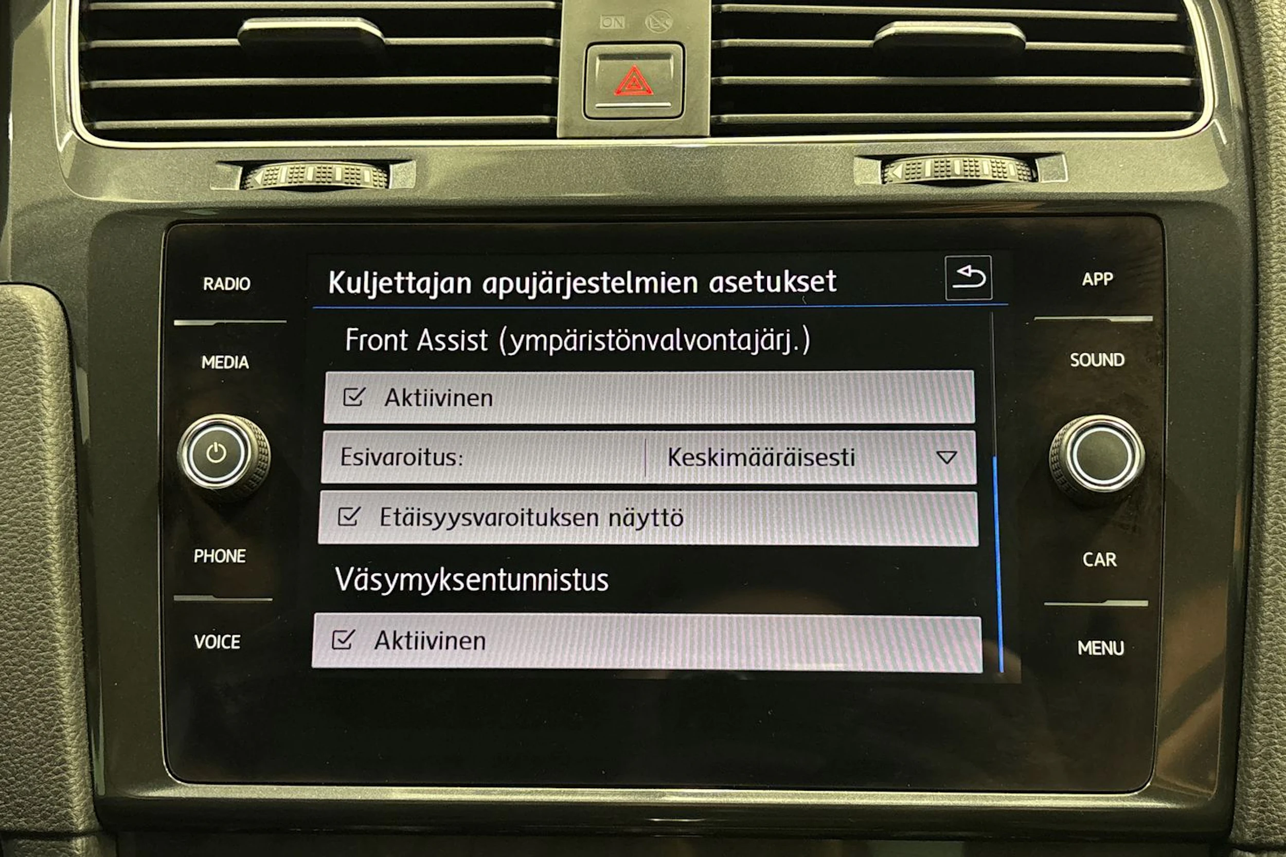 harmaa Volkswagen Golf 2018 kuva 17.