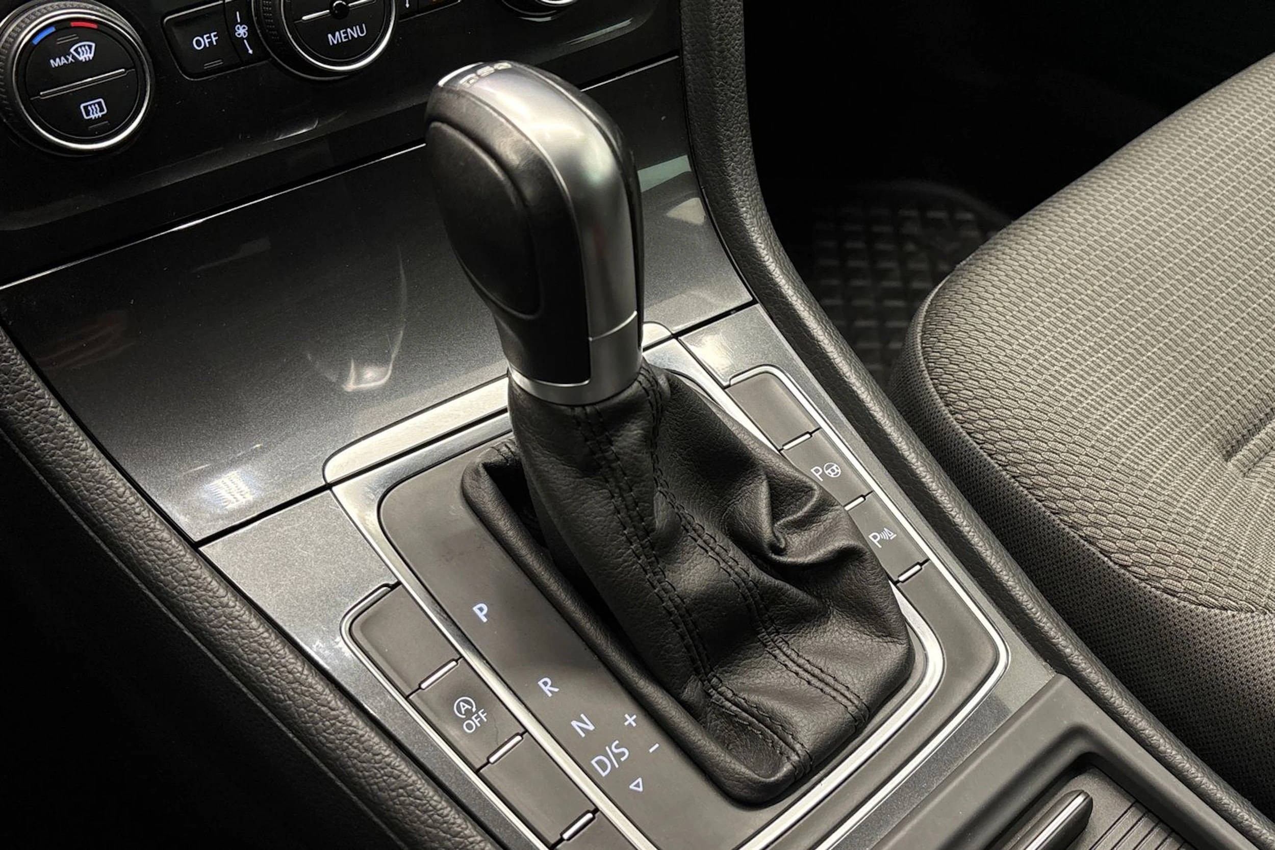 harmaa Volkswagen Golf 2018 kuva 20.