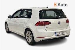 valkoinen Volkswagen Golf 2018 kuva 2.