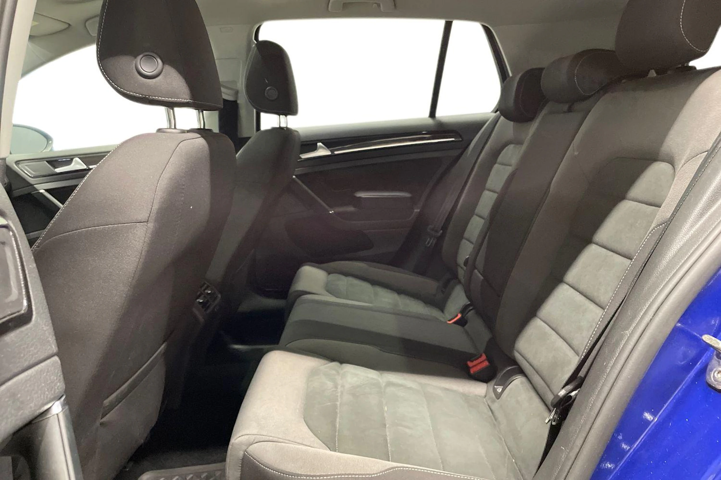 sininen Volkswagen Golf 2018 kuva 8.