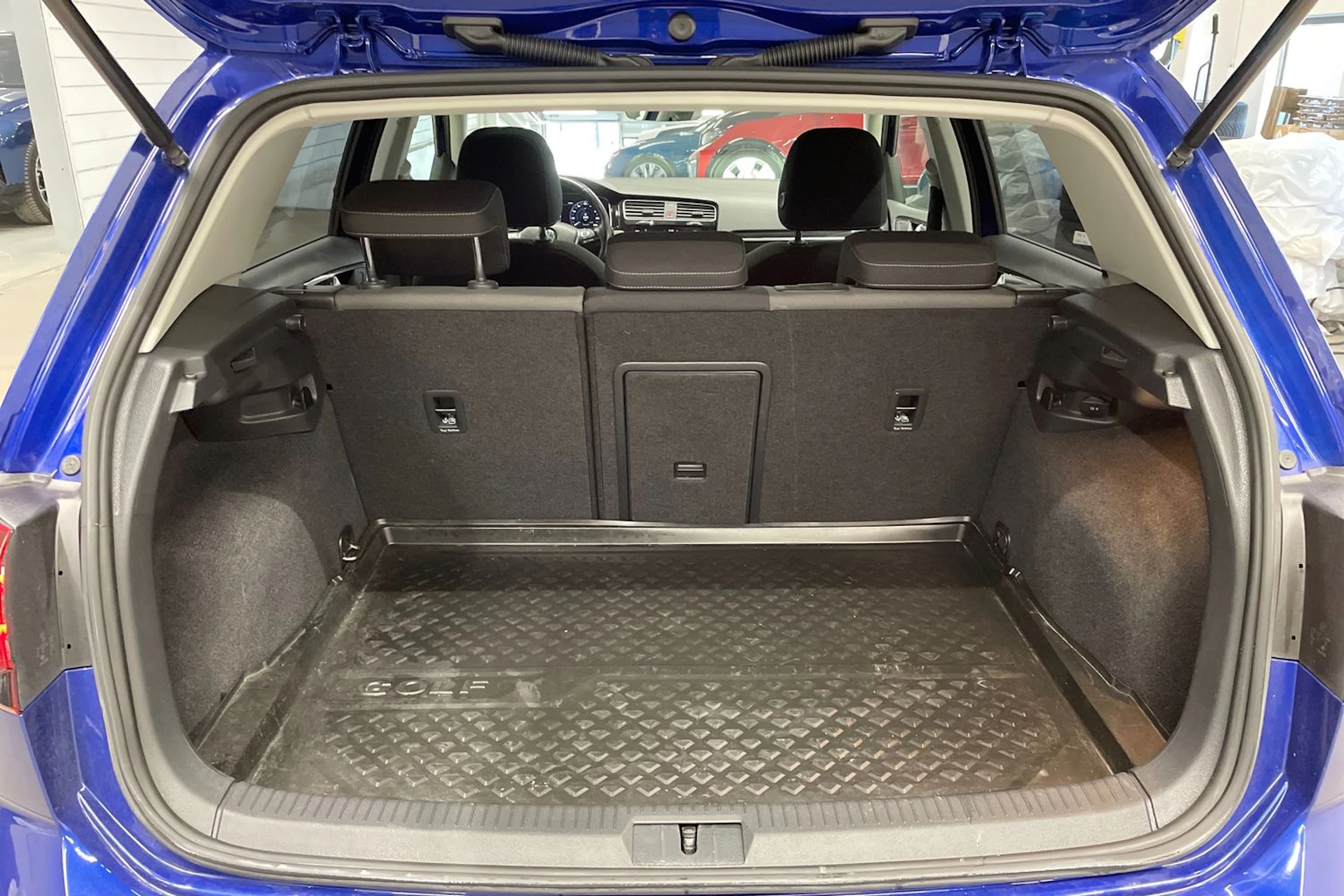 sininen Volkswagen Golf 2018 kuva 12.