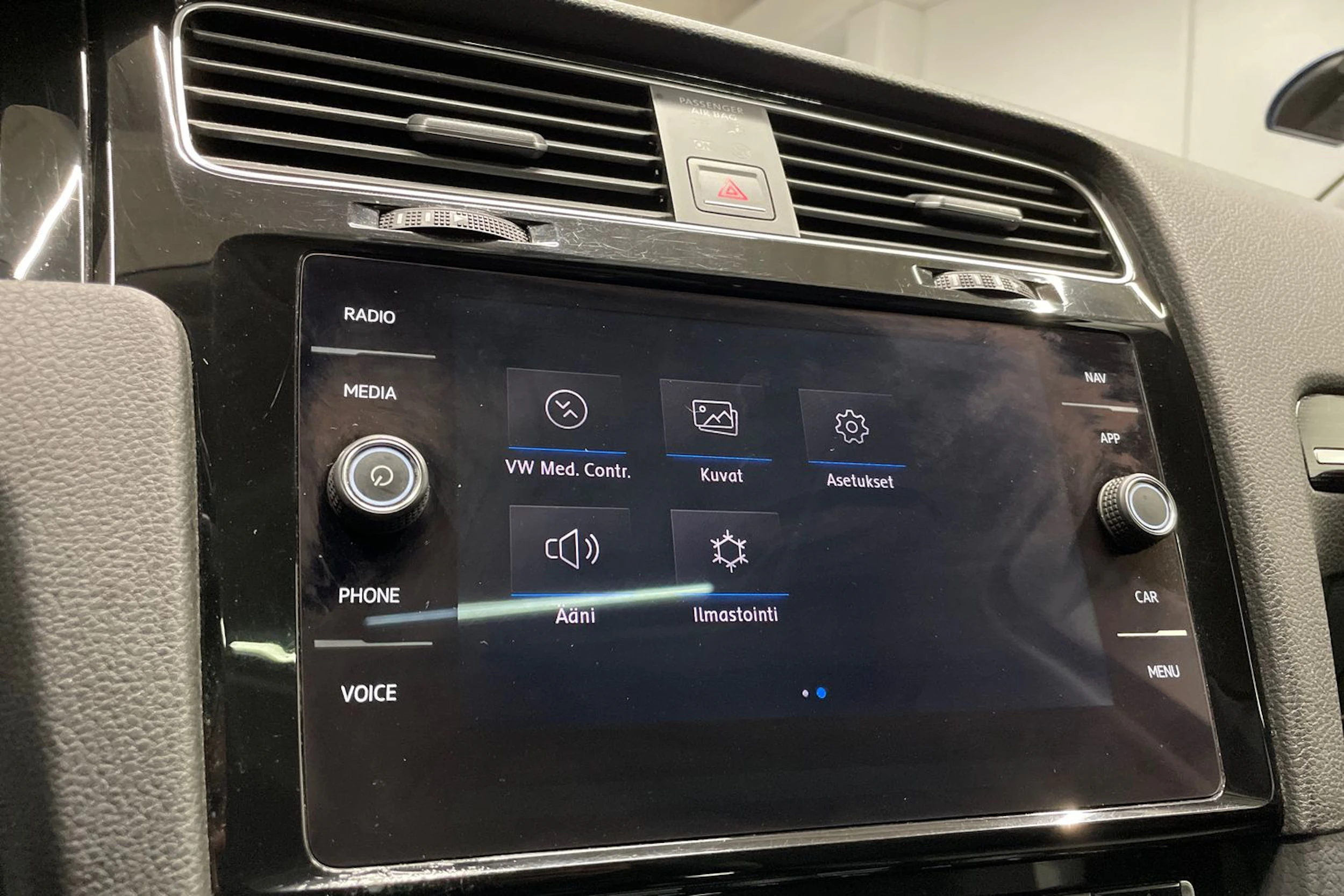 sininen Volkswagen Golf 2018 kuva 15.