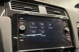 sininen Volkswagen Golf 2018 kuva 15.