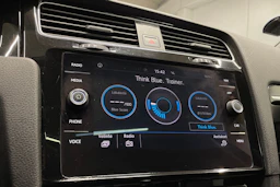 sininen Volkswagen Golf 2018 kuva 18.